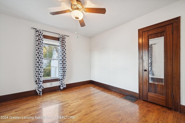 unfurnished room featuring light hardwood / wood-style floors and ceiling fan