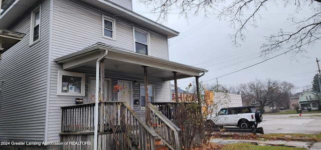 view of front of house with covered porch