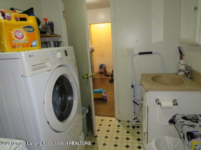 laundry area featuring sink and washer / dryer