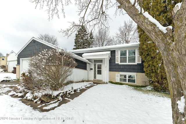 view of front of house featuring a garage