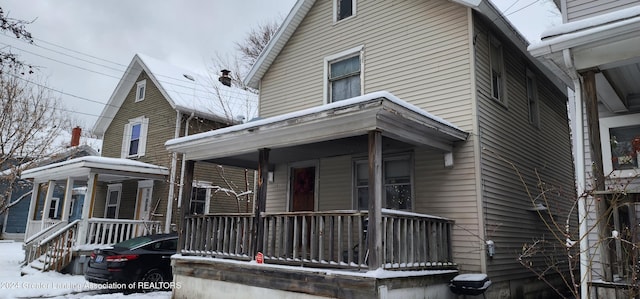 view of front of property featuring a porch