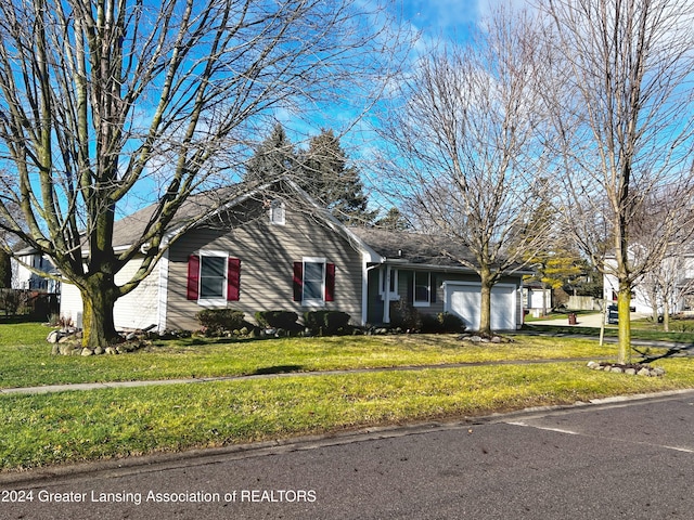 view of front facade featuring a front lawn and a garage