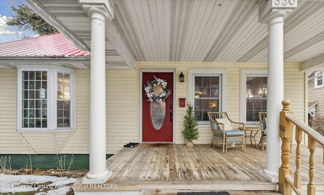 entrance to property featuring a porch