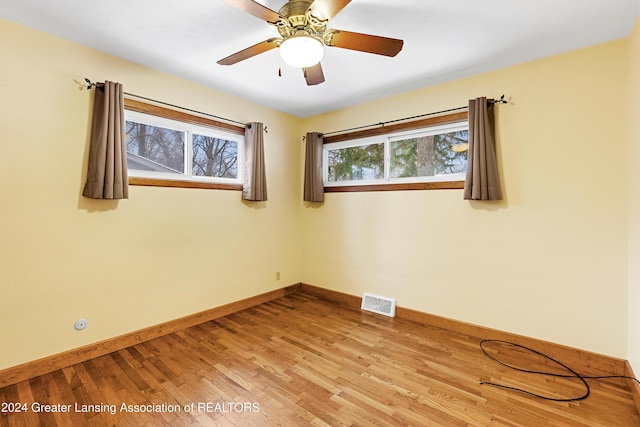 unfurnished room featuring light hardwood / wood-style floors and ceiling fan