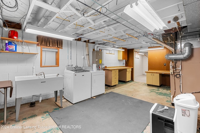 basement featuring sink and independent washer and dryer