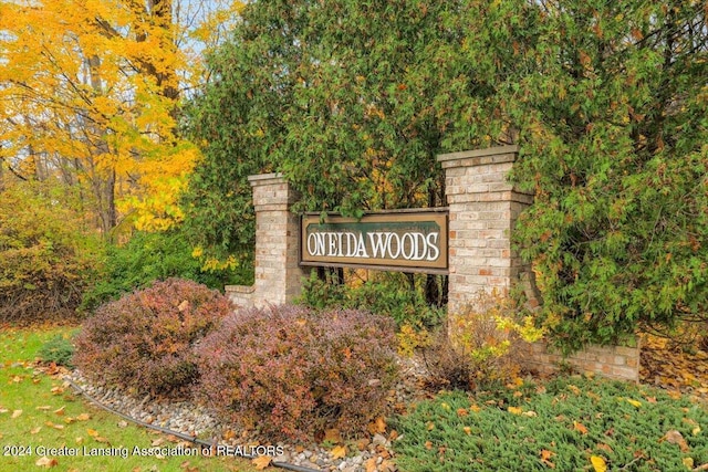 view of community / neighborhood sign