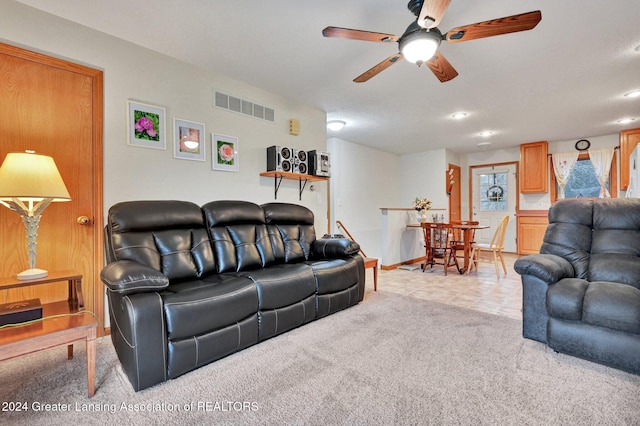 carpeted living room featuring ceiling fan