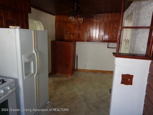 kitchen with white appliances and ceiling fan