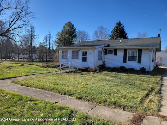 view of front of house with a front lawn