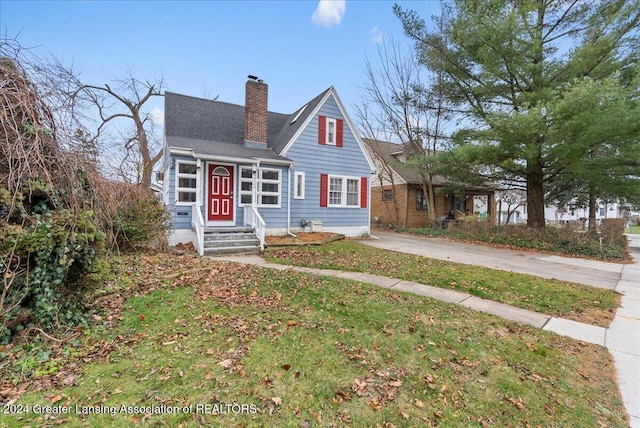 view of front of home with a front yard