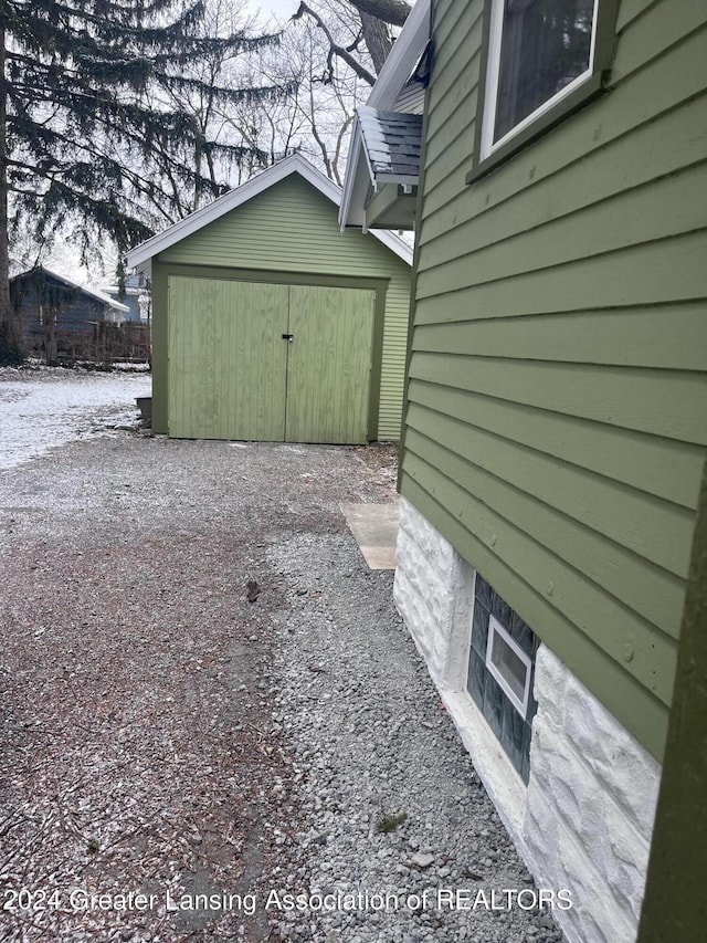 view of side of property featuring a storage shed