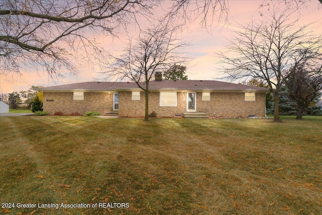 single story home featuring a yard