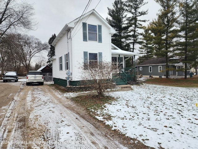 view of front property