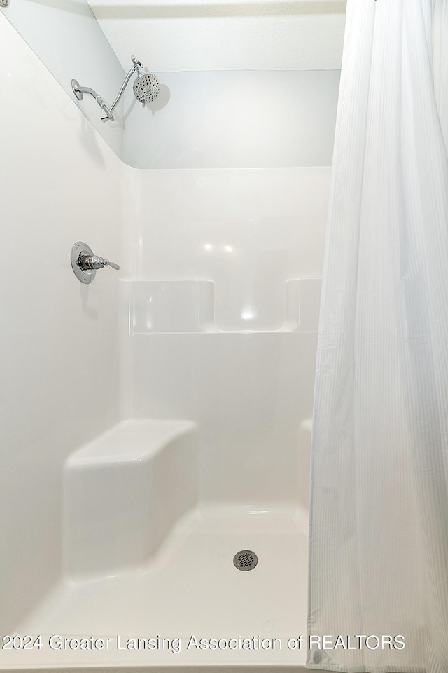 bathroom featuring curtained shower