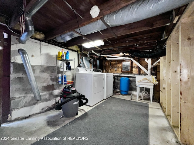 basement featuring independent washer and dryer