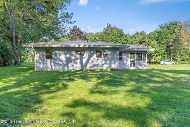 back of house featuring a lawn