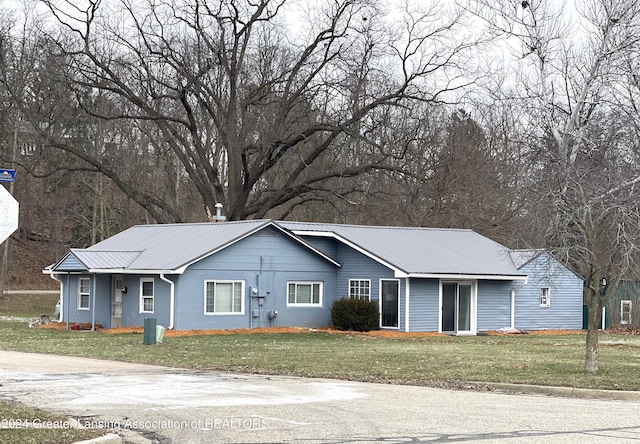 ranch-style home with a front yard