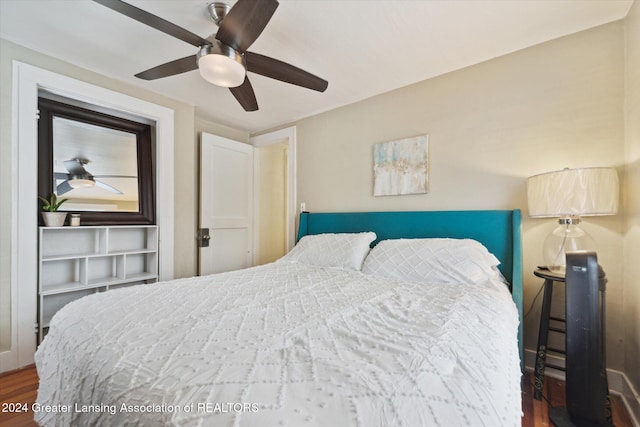 bedroom featuring ceiling fan