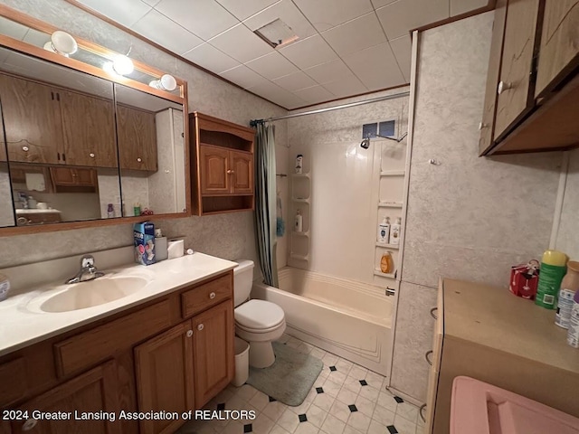 full bathroom featuring shower / bath combo with shower curtain, vanity, and toilet