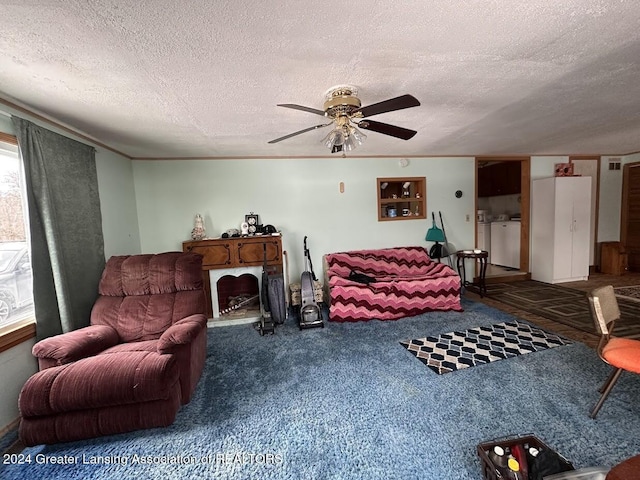 carpeted living room with ceiling fan, a textured ceiling, and independent washer and dryer