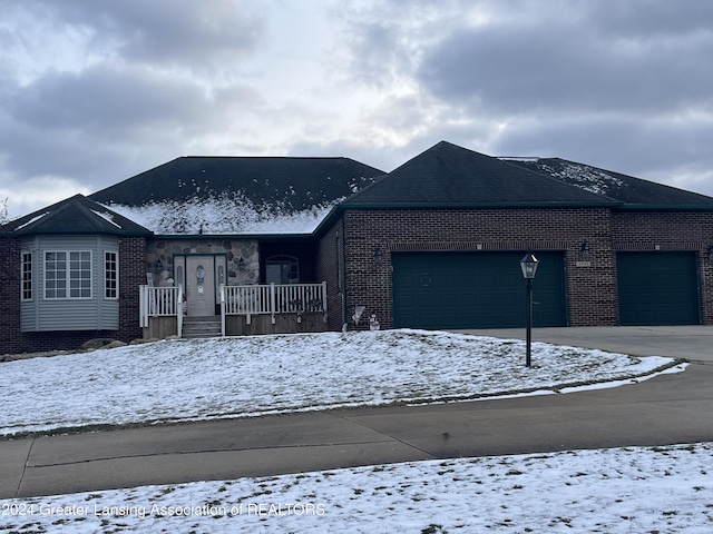 view of front facade featuring a garage