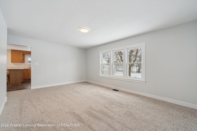 view of carpeted spare room