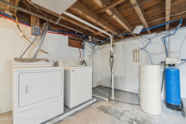 laundry room featuring washer and clothes dryer