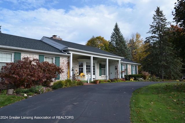 ranch-style house with covered porch