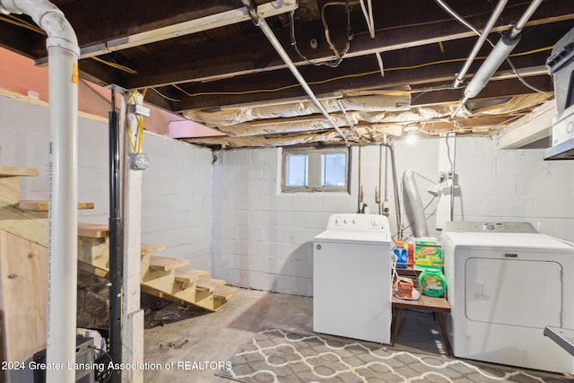 laundry area with washing machine and dryer