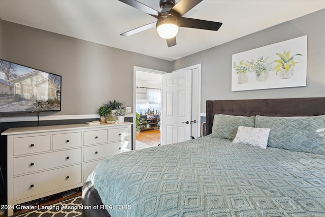 bedroom featuring ceiling fan