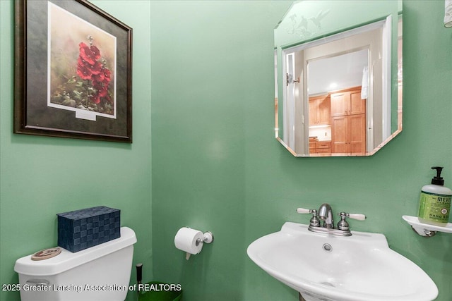 bathroom featuring sink and toilet