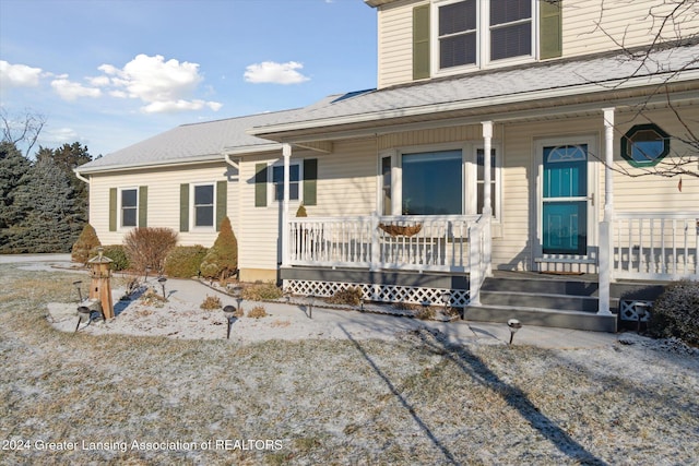 view of front of property featuring covered porch