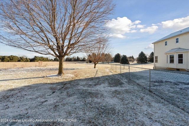 view of yard with a rural view