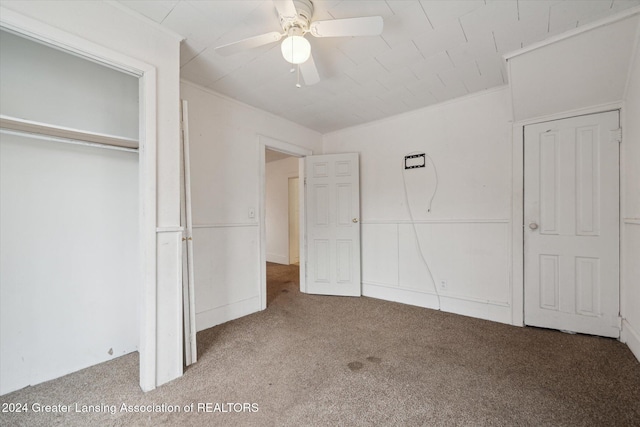 unfurnished bedroom featuring carpet flooring, ceiling fan, and ornamental molding