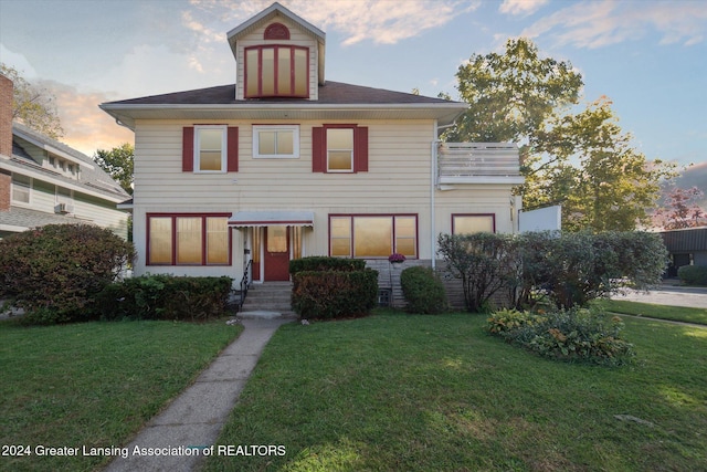 view of front of home featuring a yard