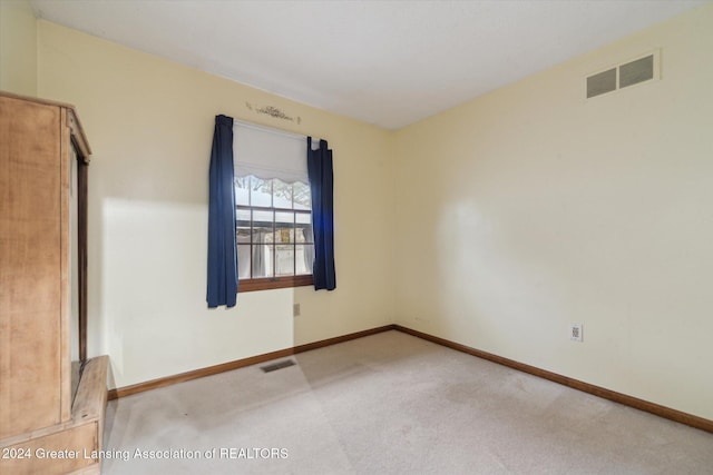 unfurnished room featuring carpet flooring