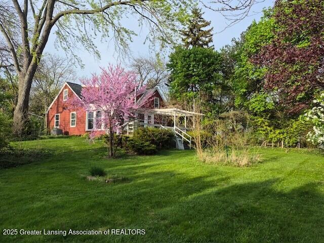 343 Highland Ave, East Lansing, MI 48823 - view of green lawn