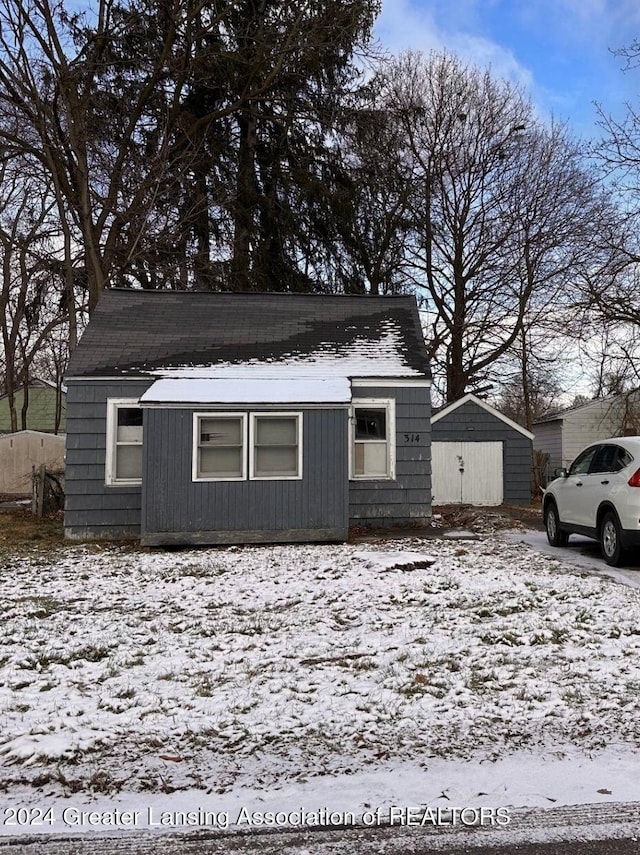 view of front of property