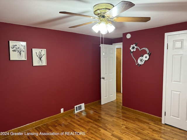 unfurnished room with ceiling fan and hardwood / wood-style floors