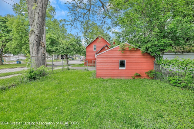 view of yard with a shed