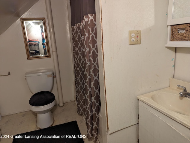 bathroom featuring toilet, a shower with curtain, and vanity