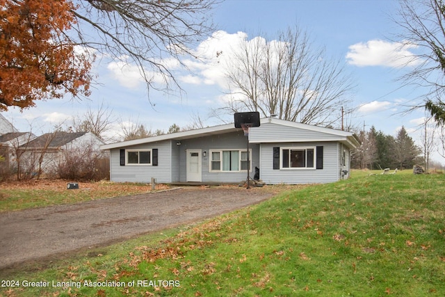 view of front of house with a front lawn