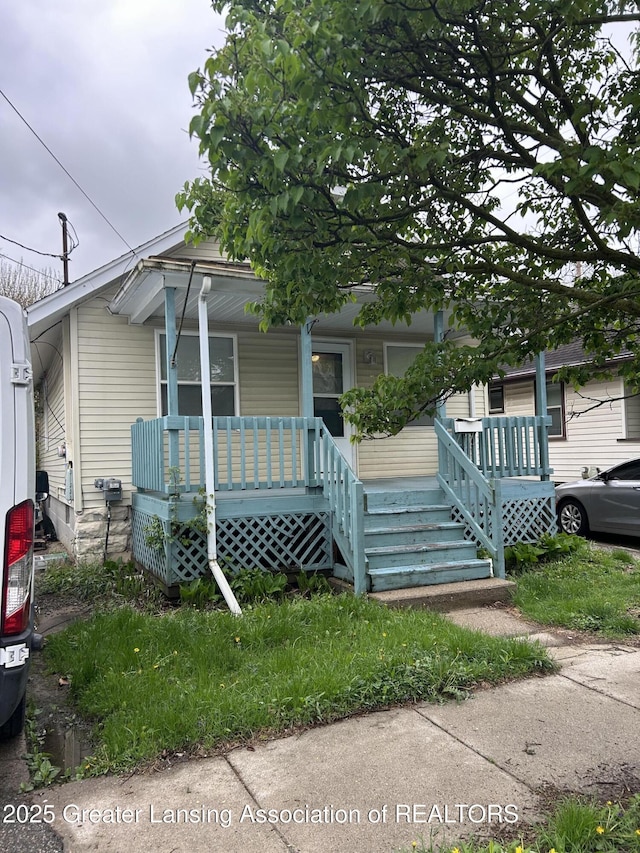 129 Clifford St, Lansing, MI 48912 - bungalow with covered porch and stairway