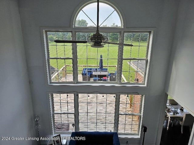 room details with ceiling fan