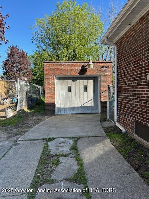 1002 Lake Lansing Rd, Lansing, MI 48906 - photo 20
