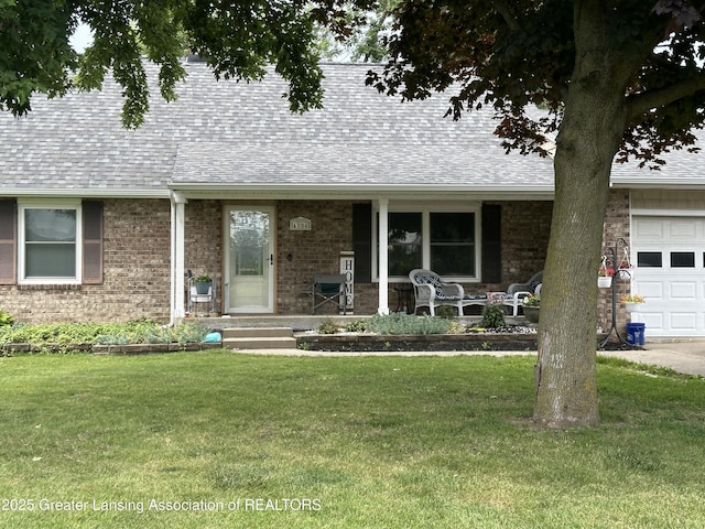 view of front facade with a porch and a front lawn