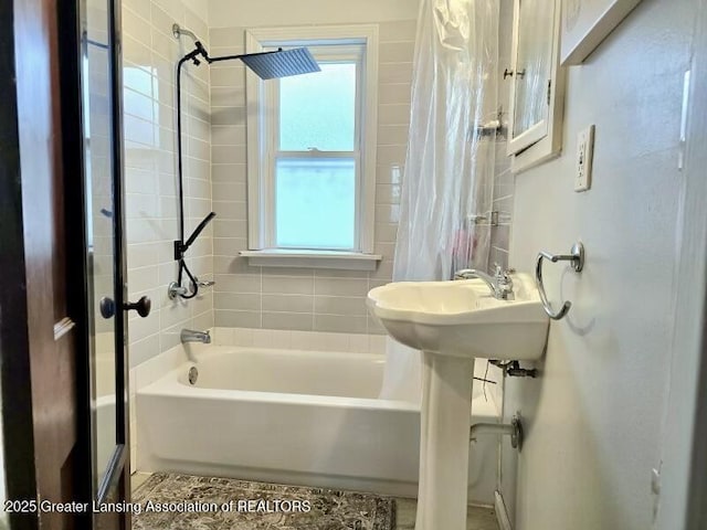 bathroom featuring shower / bath combo with shower curtain