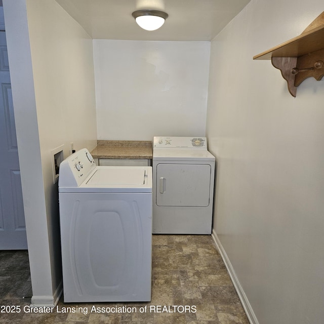 washroom featuring washing machine and clothes dryer