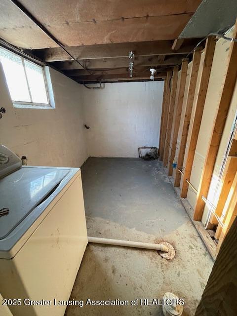 basement featuring washer / clothes dryer