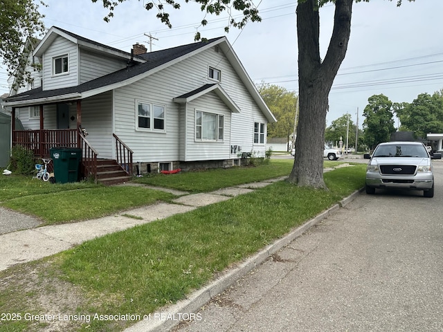 view of front of house with a front yard